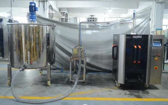 304 Stainless Steel Bag Packaging Machine For Milk Water Juice Liquid Filling Material