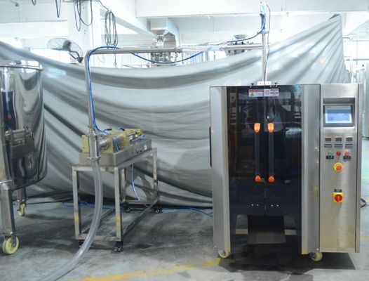 304 Stainless Steel Bag Packaging Machine For Milk Water Juice Liquid Filling Material